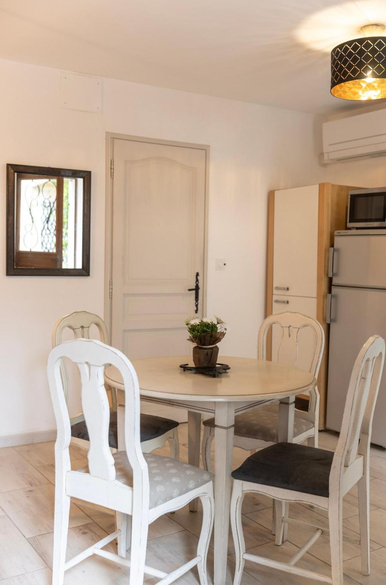 Instant En Provence Apartman Eyragues Kültér fotó